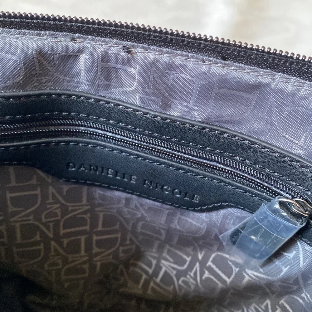 Danielle Nicole Grey Black Fleece satchel with crossbody strap, handbad NWOT - Picture 7 of 8